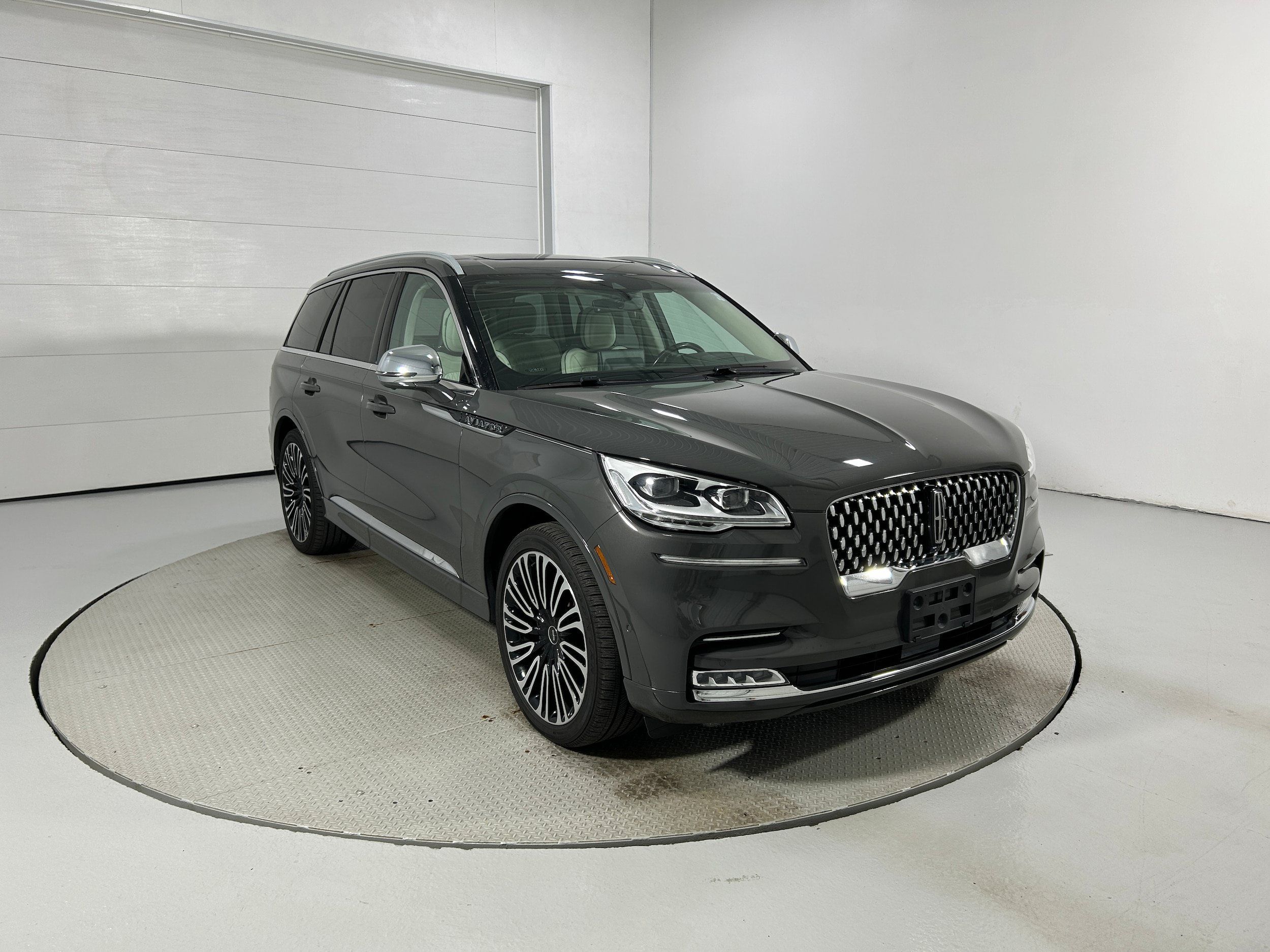 Used 2020 Lincoln Aviator Black Label w/ Dynamic Handling Package AWD/4WD image 2