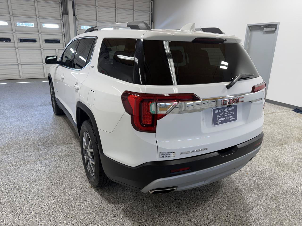 Used 2022 GMC Acadia SLT w/ Technology Package FWD image 7