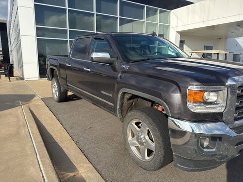 Used 2015 GMC Sierra 2500 SLT w/ Suspension Package, Off-Road image 4