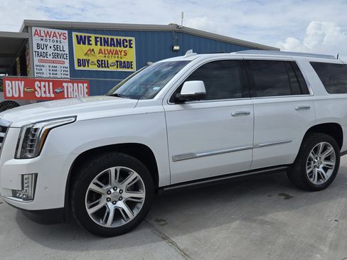 Used 2017 Cadillac Escalade Premium Luxury image 1