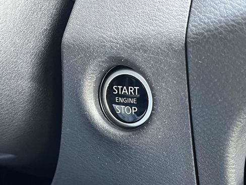 Used 2023 Nissan Frontier SV image 31