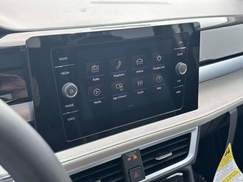 New 2026 Volkswagen Taos SE FWD image 18