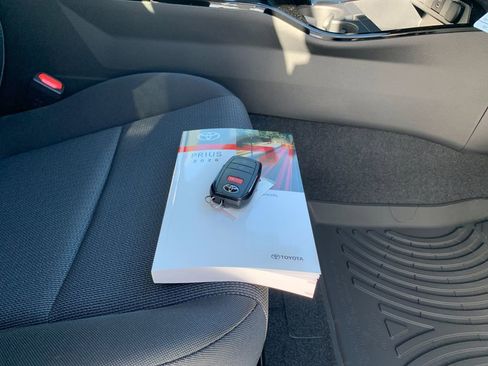 New 2026 Toyota Prius LE image 9