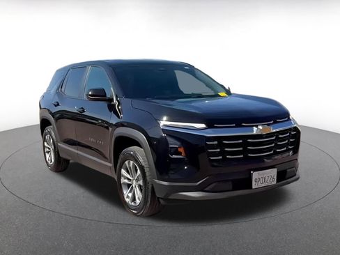 Used 2025 Chevrolet Equinox LT image 3