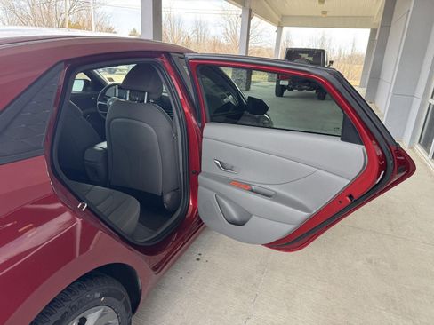 Used 2024 Hyundai Elantra SEL image 25