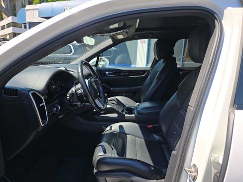 Used 2021 Porsche Cayenne AWD/4WD image 20