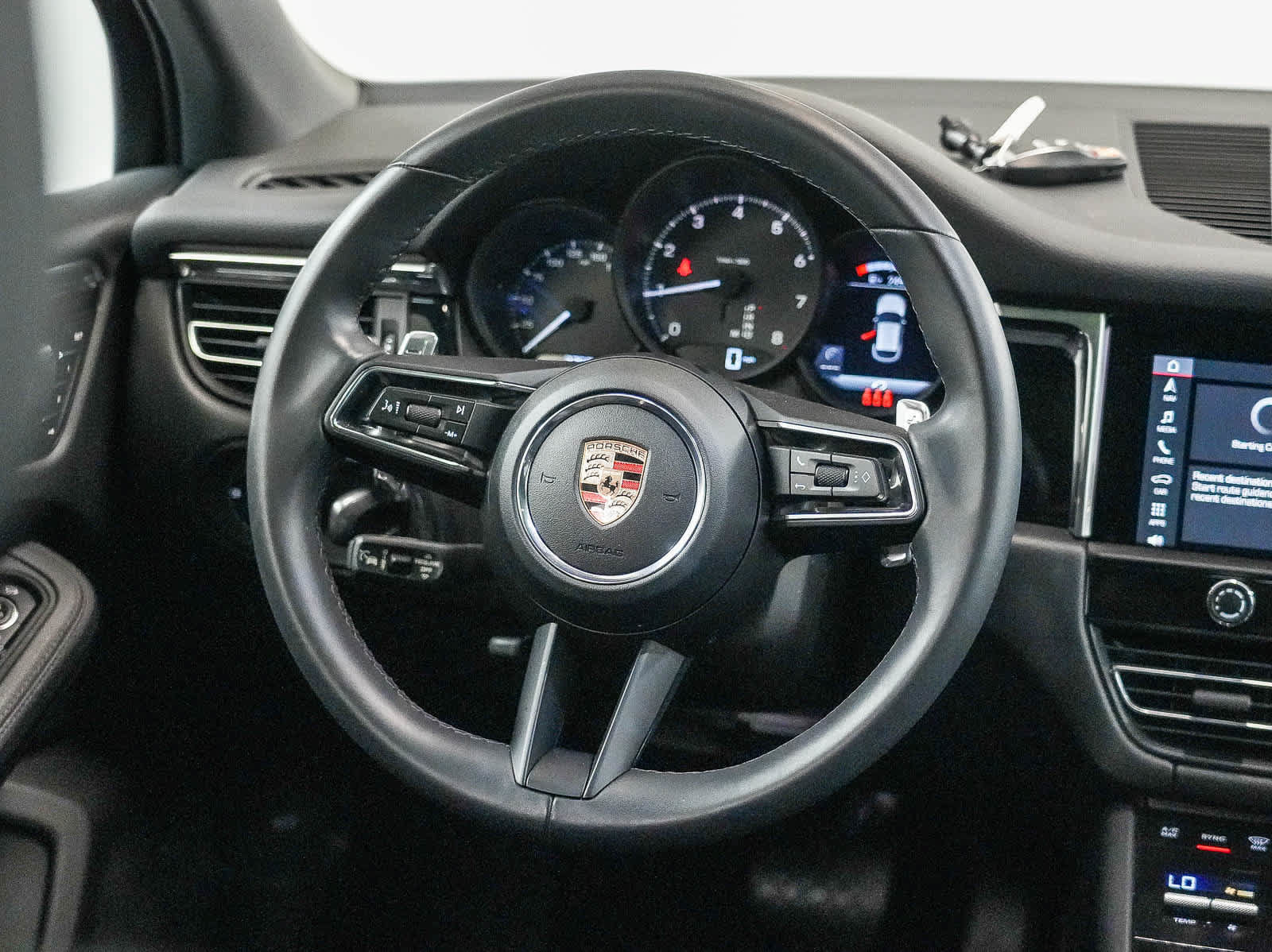 Certified 2026 Porsche Macan AWD/4WD image 16