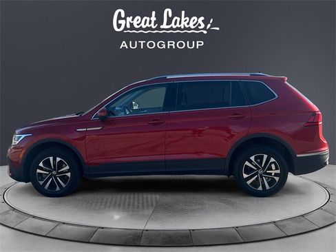 Used 2022 Volkswagen Tiguan SE image 2