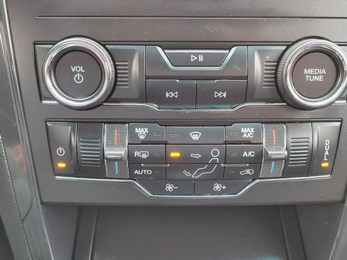 Used 2018 Ford Explorer XLT w/ Equipment Group 201A image 27