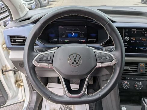 Used 2022 Volkswagen Taos SE AWD/4WD image 9