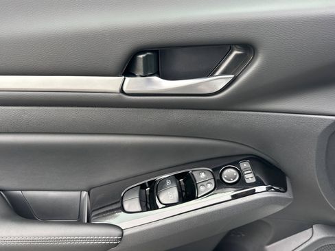 New 2025 Nissan Altima 2.5 SL image 12