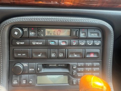 Used 2003 Jaguar XK8 Convertible image 23