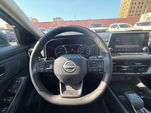 Certified 2025 Nissan Rogue SV FWD image 22