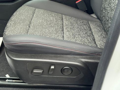 Used 2024 Chevrolet Colorado Z71 w/ Z71 Convenience Package 2 image 28