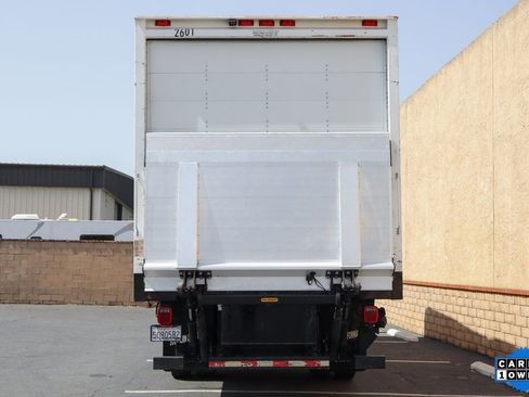 Used 2017 Ford F750 2WD Regular Cab Super Duty image 7