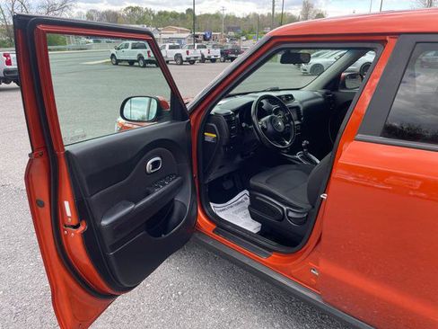 Used 2018 Kia Soul + FWD image 12