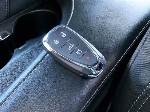 Used 2021 Chevrolet Camaro LT w/ Technology Package image 14