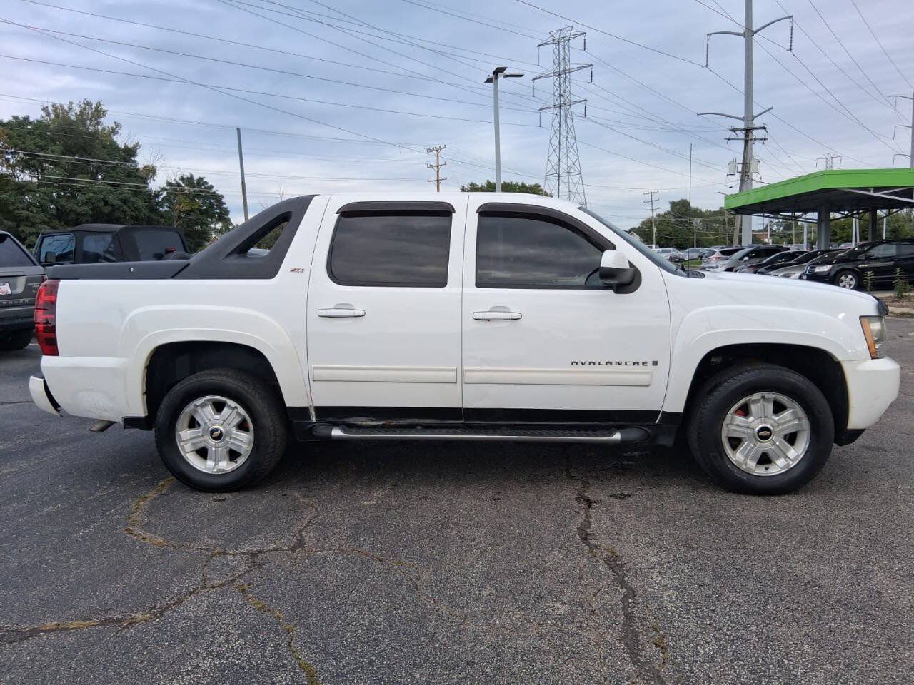 Used 2009 Chevrolet Avalanche LT w/ Luxury Package AWD/4WD image 4