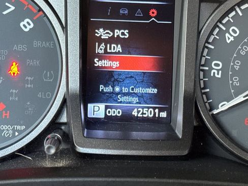 Used 2021 Toyota Tacoma TRD Sport w/ Technology Package RWD image 3