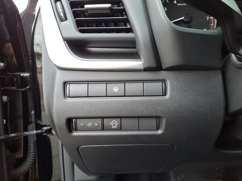 Used 2023 Nissan Rogue SV AWD/4WD image 15
