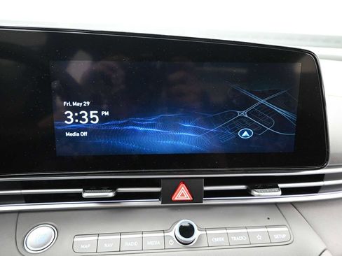 Used 2025 Hyundai Elantra SEL FWD image 16