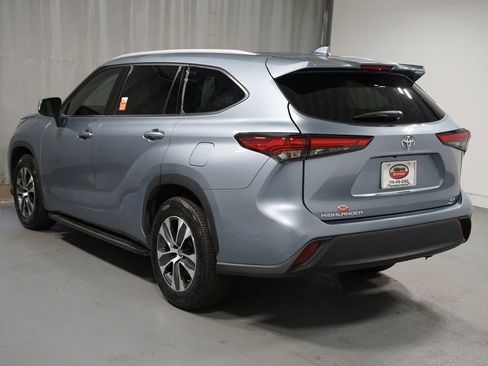 Used 2022 Toyota Highlander XLE image 6