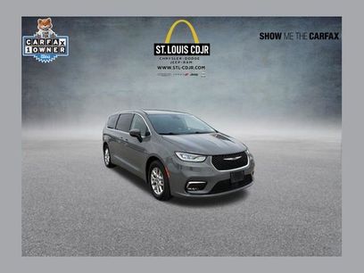 Used 2023 Chrysler Pacifica Touring-L