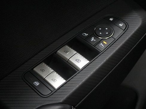 New 2025 Mitsubishi Outlander SE image 18