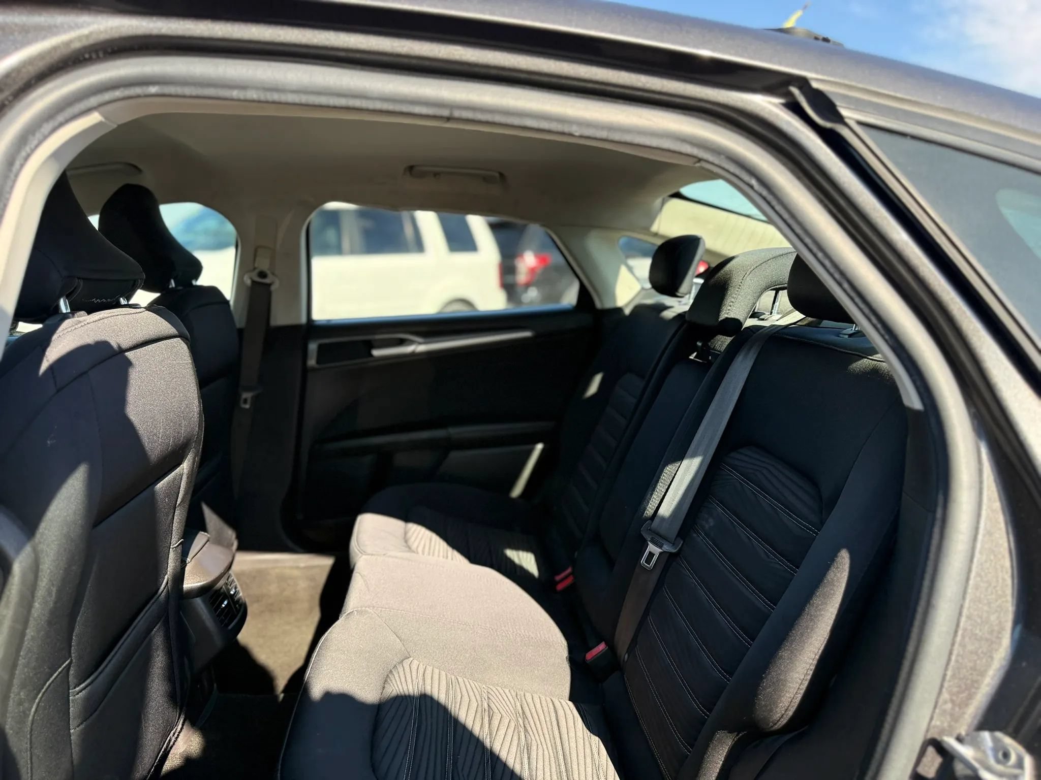 Used 2016 Ford Fusion SE FWD image 21