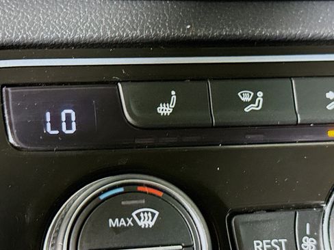 Used 2023 Volkswagen Atlas SE FWD image 24