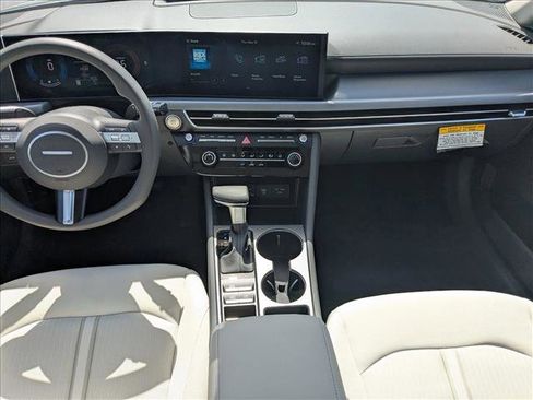 Used 2025 Hyundai Sonata SE image 17