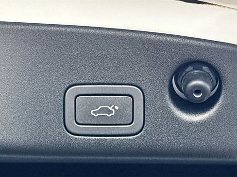 Used 2017 Jaguar XJ L Portfolio image 13