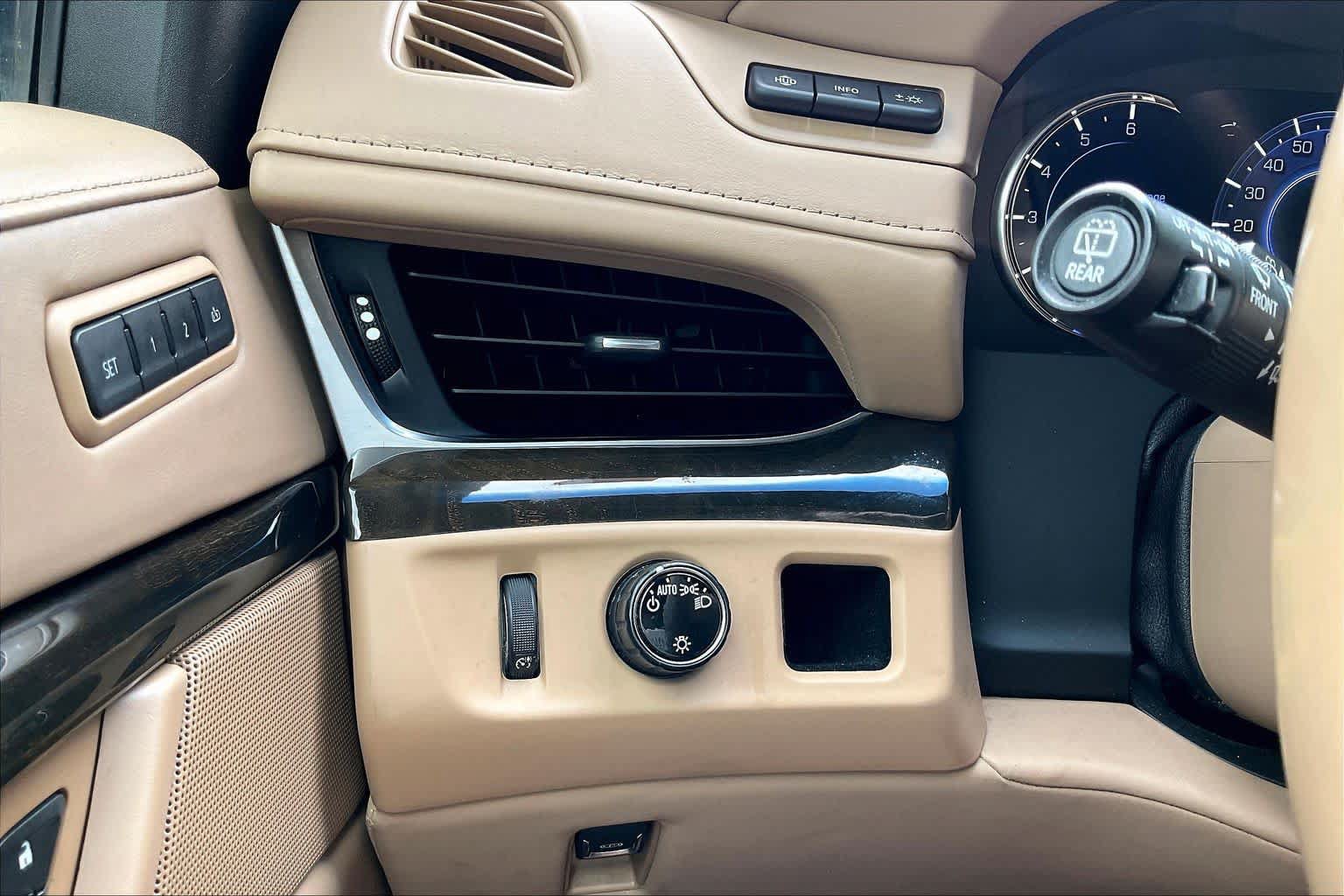 Used 2019 Cadillac Escalade Platinum RWD image 33
