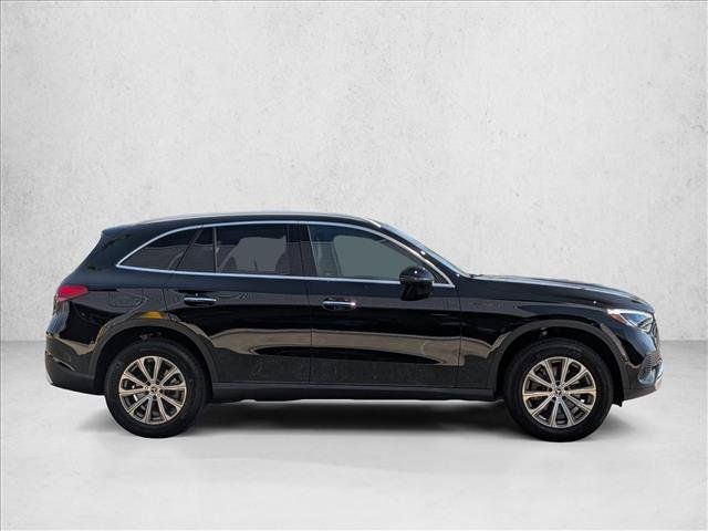 Used 2026 Mercedes-Benz GLC 300 image 4