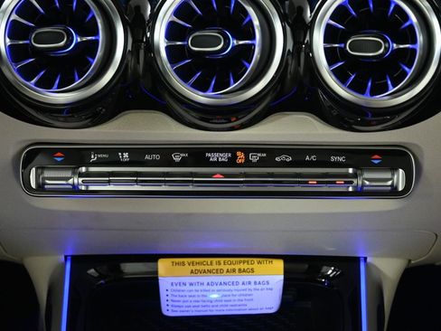 New 2026 Mercedes-Benz GLB 250 4MATIC image 18