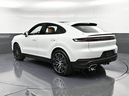 Certified 2025 Porsche Cayenne Coupe AWD/4WD image 3