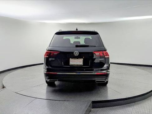 Used 2021 Volkswagen Tiguan SE w/ Panoramic Sunroof Package image 11