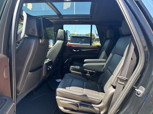 Used 2021 GMC Yukon Denali w/ Denali Premium Package image 5