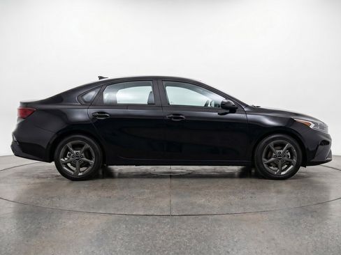 Used 2025 Kia K4 LXS image 11