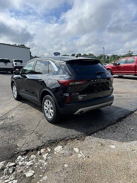 Used 2024 Ford Escape Active AWD/4WD image 5
