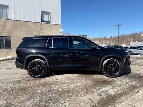 Used 2026 Chevrolet Traverse LT w/ Midnight/Sport Edition image 6