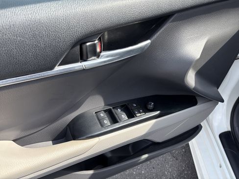 Used 2020 Toyota Camry SE image 15