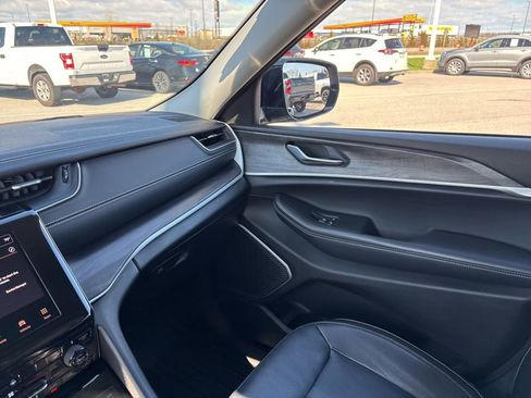 Used 2021 Jeep Grand Cherokee L Limited AWD/4WD image 32