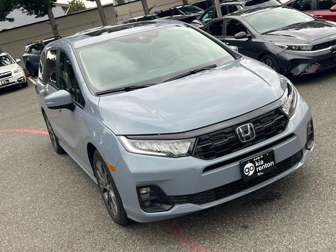 Used 2025 Honda Odyssey Touring image 5