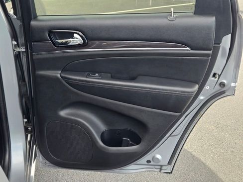 Used 2019 Jeep Grand Cherokee Overland image 11