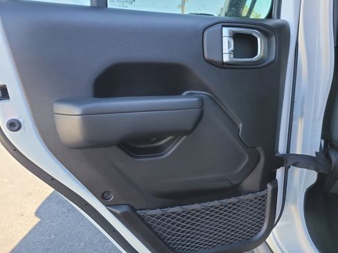 Used 2024 Jeep Wrangler Unlimited Rubicon w/ Technology Group image 10