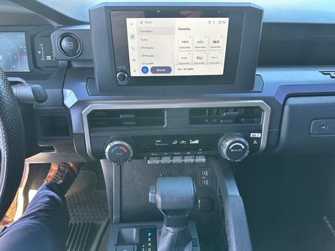 Used 2025 Toyota Tacoma SR5 AWD/4WD image 11
