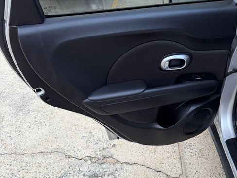 Used 2019 Kia Soul FWD image 8