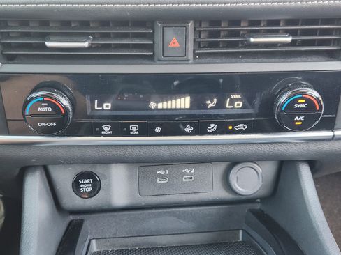Used 2024 Nissan Rogue SV FWD image 19