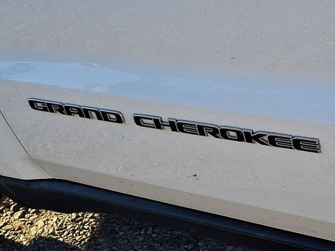 Used 2019 Jeep Grand Cherokee Limited AWD/4WD image 28